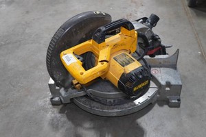 DeWalt 10 Compound Miter Saw