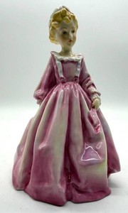Royal Doulton Grandmothers Dress Figurine 3081 - 6.5 in