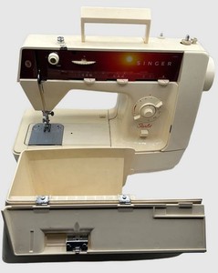Vintage Singer Starlet 495 Sewing Machine With Case