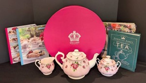 A - Tea Set & Tea Books - Royal Albert Mixed Lot