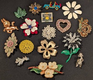 C - Vintage Brooches Mixed Lot - Floral, Figural & Rhinestone Designs