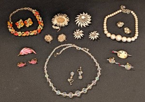 C - Vintage Costume Jewelry Sets - Necklaces, Earrings & Brooches Mixed Lot