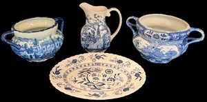 B - Vintage Blue & White Ceramic Pitcher, Dish & Bowls - 4-Piece Mixed Lot