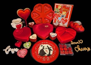 B - Valentines Day Decorations & Glass Heart Ornaments Mixed Lot