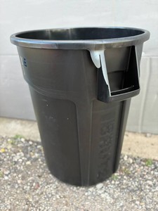 Rubbermaid Brute 44 Trash Can