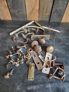 Nice Lot of Vintage Door Handles, Hardware, and Drawer Pulls