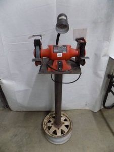 Black + Decker 6" Grinder with Stand