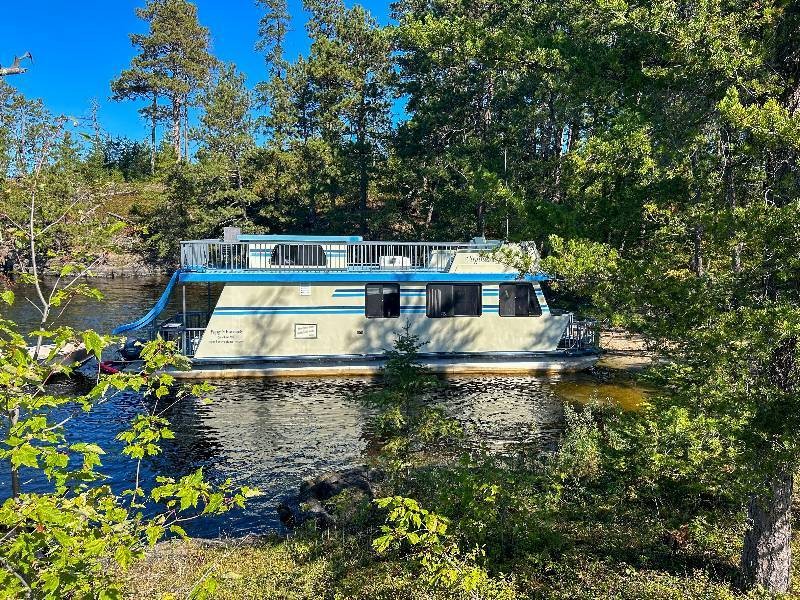 44 Houseboat (6-8 Guests) May 14th-17th, 2027