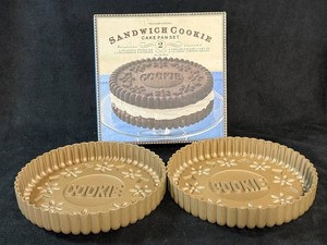 Williams-Sonoma Sandwich Cookie Cake Pan in Original Box