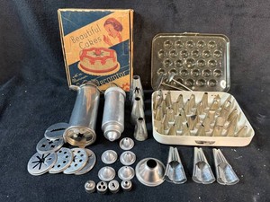 Vintage Ateco Piping Nozzles in Storage Case  Cake Decorating Tips and Aluminum PastryCookie Press