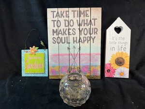 Youngs Inc Decorative Signs & Glass Vase Mixed Lot (4 Pieces)