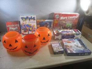 (EW3) Assorted Kits, Games and Plastic Halloween Pumpkins