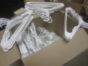 (F-0) Box of 100 Plastic Clothes Hangers
