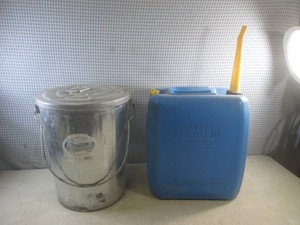 (EW7) 5-Gallon Kerosene Can and Galvanized Storage Bin
