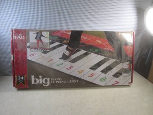 (EW2) FAO Schwarz Big Piano Dance Mat