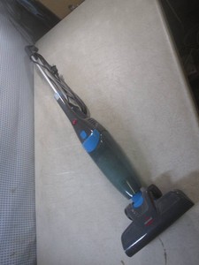 (H-2) Bissell Vacuum Cleaner