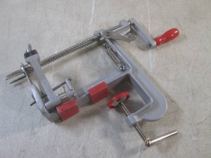 (H-2) The Pampered Chef Apple PeelerCorerSlicer