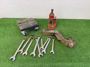 Hydraulic Jack, Receiver Hitch & Wrenches