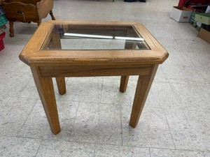 Oak End Table with Glass Insert 18 x 24 x 21 tall
