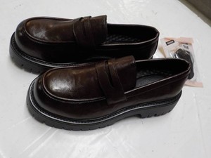 Shoes- no size found - guessing mens size 8