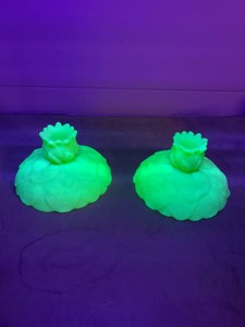 2 Vintage Fenton Green Satin Custard Glass Candle Holders Water Lilly Flower So Pretty