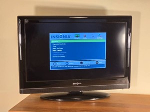 Insignia LCD Television with Built In DVD Player, Model NS-LDVD26Q-10A
