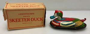 1930s Linstroms Tin Litho Wind Up Sketter Duck In Original Box (Works) Box Beat Up