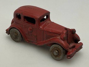 Est. $75.00- $125.00 1930s A.C. Williams Cast Iron Austin Car 3 34