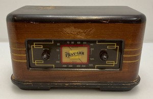 Vintage Wooden TRAV-LER Tube Radio Seems To Work Plugs In And Hums 7 x 8 x 12