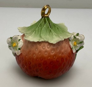 Vintage Royal Bayreuth Germany Strawberry Sugar Bowl 3 34 x 4
