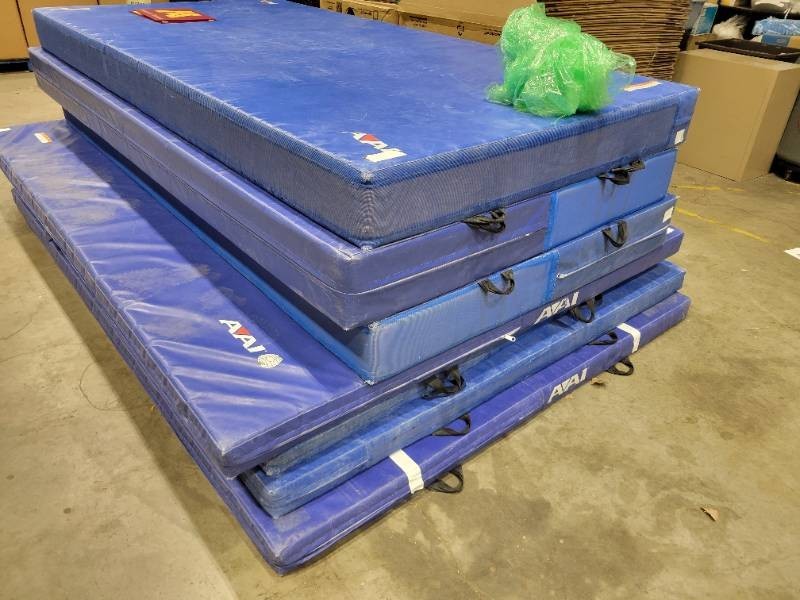 Lot of 7 Assorted Gym Mats (631616)