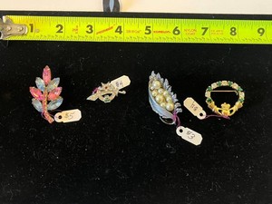 Costume Jewelry Brooches - 4-Piece Mixed Lot
