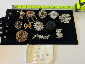 Costume Jewelry Brooches - Vintage Mixed Lot - Broken or Singles