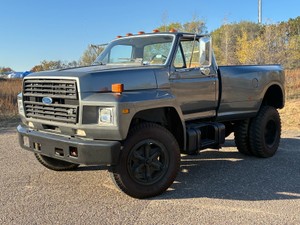 1988 Ford F700 | Restored | Manual | (NO RESERVE)