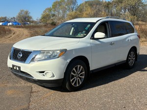 2014 Nissan Pathfinder SV  59K Miles  1-Owner  4WD  (NO RESERVE)