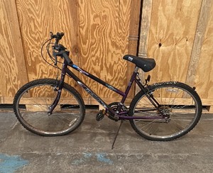 Lynx Tempo 18-Speed Womens Mountain Bike
