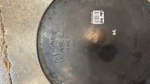 2 cast iron pans