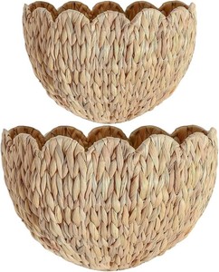 Scalloped Hanging Wicker Baskets for Wall, Scalloped Home Decor, Hanging Woven Rattan Wall Basket for Flowers Front Door Bathroom Storage (Water Hyacinth-Set of 2)