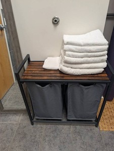 Bathroom Storage Rack With Baskets & White Towels Mixed Lot