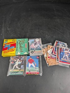 Vintage Baseball Card & Memorabilia Mixed Lot