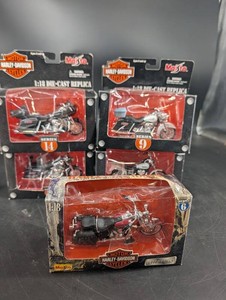 Vintage Maisto Harley-Davidson 118 Motorcycle Collection (Lot of 5)