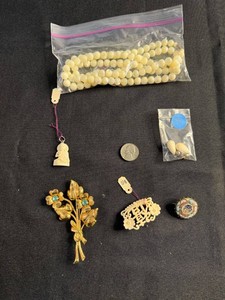 Costume Jewelry Mixed Lot - Beads, Brooches & Pendants