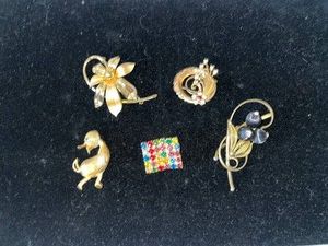 Costume Jewelry Brooches - Assorted Gold-Tone Designs (Lot of 5)