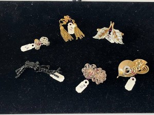 Costume Jewelry Mixed Lot - Clip On Earrings
