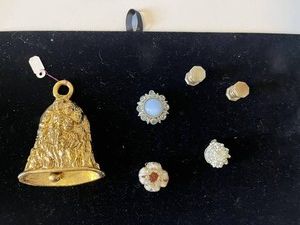 Costume Jewelry Mixed Lot - Decorative Pendants & Cufflinks