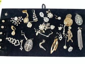 Costume Jewelry Mixed Lot - SINGLE EARRINGS