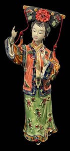LLR - Vintage Chinese Wucai Porcelain Imperial Lady Figurine