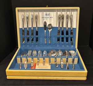 LLR - Vintage Rogers Bros Adoration Silverplated Flatware Service for Eight