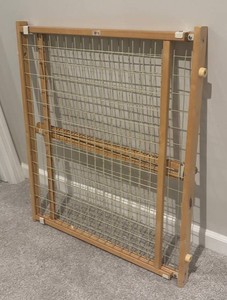 LLSR - Wood Frame Metal Grid Adjustable Safety Gate
