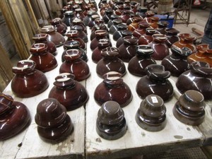 Ceramic Saddle Top Insulators
